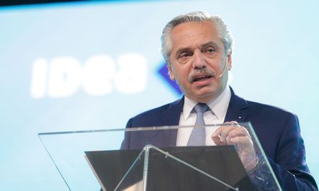 El presidente Alberto Fernández dijo que la asistencia del Estado a los sectores más postergados es solo un paliativo para sobrellevar la pobreza. El presidente Alberto Fernández dijo que la asistencia del Estado a los sectores más postergados es solo un paliativo para sobrellevar la pobreza.