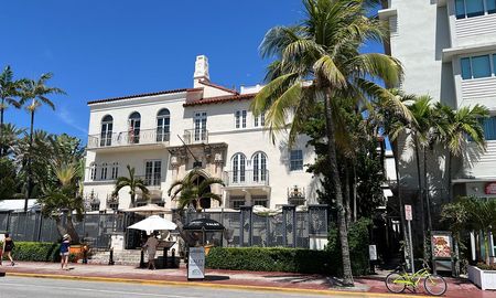 AIRE recorre la mansión de Gianni Versace en Miami. AIRE recorre la mansión de Gianni Versace en Miami.