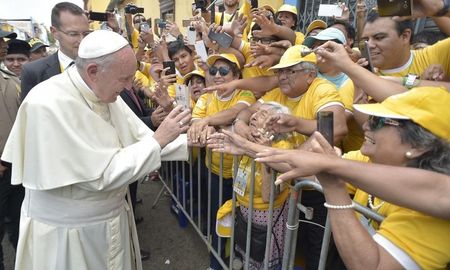 francisco en peru: pidio ?luchar contra la plaga? del femicidio en latinoamerica francisco en peru: pidio ?luchar contra la plaga? del femicidio en latinoamerica