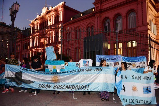 Familiares del ARA San Juan estuvieron con Aguad