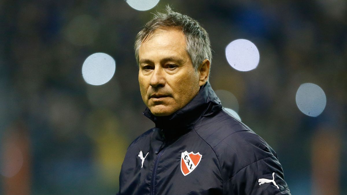 Ariel Holan es el nuevo entrenador de Rosario Central. Ariel Holan es el nuevo entrenador de Rosario Central.