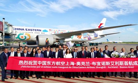 La aerolínea China Eastern Airlines inauguró la ruta más extensa del planeta que, en 25 horas, conecta Buenos Aires y Shanghái. La aerolínea China Eastern Airlines inauguró la ruta más extensa del planeta que, en 25 horas, conecta Buenos Aires y Shanghái.