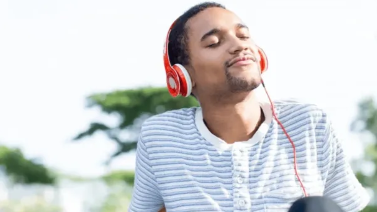 El fenómeno de los earworms explica por qué ciertas melodías se repiten sin control en la mente. El fenómeno de los earworms explica por qué ciertas melodías se repiten sin control en la mente.