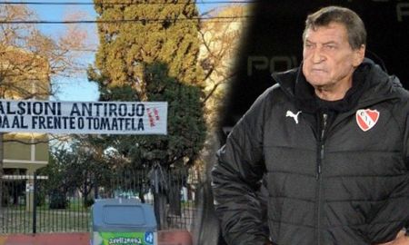 Colgaron un pasacalle contra Julio César Falcioni en inmediaciones del estadio del Club Atlético Independiente. Colgaron un pasacalle contra Julio César Falcioni en inmediaciones del estadio del Club Atlético Independiente.