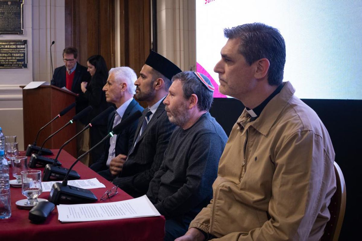 La jornada “Por el respeto, la convivencia y la paz en la pluralidad: Santa Fe, Provincia libre de discriminación y discursos de odio” se realizó en la Legislatura Provincial. La jornada “Por el respeto, la convivencia y la paz en la pluralidad: Santa Fe, Provincia libre de discriminación y discursos de odio” se realizó en la Legislatura Provincial.