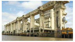 El gobernador Maximiliano Pullaro y el ministro de Desarrollo Productivo, Gustavo Puccini, encabezaron un nuevo encuentro de la Mesa Productiva Provincial para avanzar en los lineamientos de la futura licitación de la terminal de contenedores del Puerto de Santa Fe.