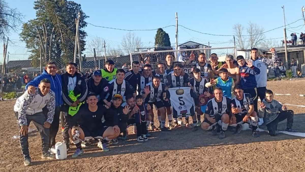 "La Casita" goleó 5 a 1 a Belgrano de Coronda y se ilusiona. "La Casita" goleó 5 a 1 a Belgrano de Coronda y se ilusiona.