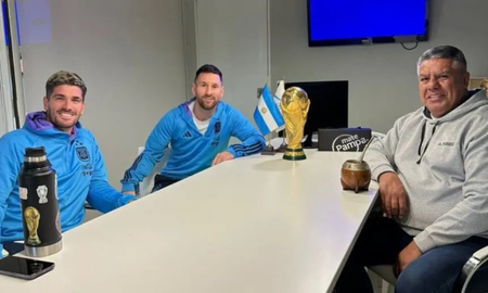 Claudio Tapia lo hizo de nuevo con Lionel Messi y Rodrigo De De Paul como invitados. Claudio Tapia lo hizo de nuevo con Lionel Messi y Rodrigo De De Paul como invitados.