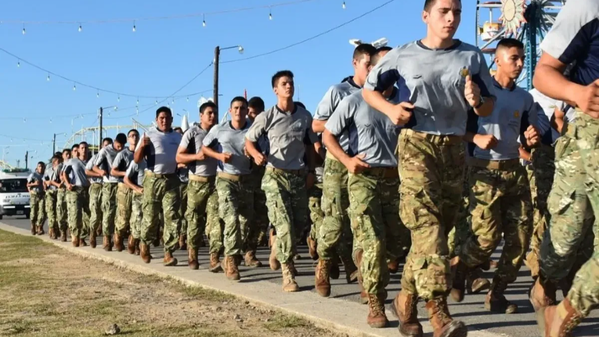 En junio de 2025, un soldado voluntario cobra entre $567.000 y $613.000 mensuales. En junio de 2025, un soldado voluntario cobra entre $567.000 y $613.000 mensuales.