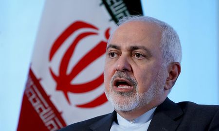 Teherán anulará inmediatamente sus medidas de represalia si Estados Unidos levanta sin condiciones todas las sanciones, dijo el ministro de Relaciones Exteriores iraní, Mohamad Yavad Zarif. Teherán anulará inmediatamente sus medidas de represalia si Estados Unidos levanta sin condiciones todas las sanciones, dijo el ministro de Relaciones Exteriores iraní, Mohamad Yavad Zarif.