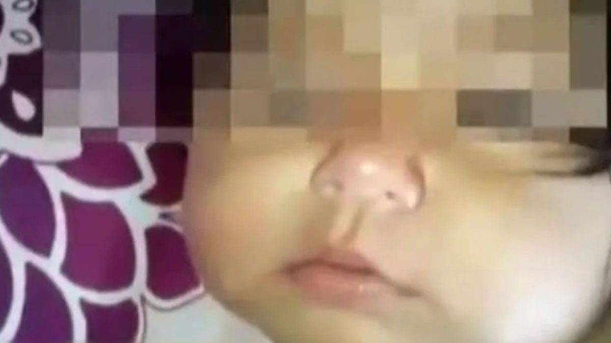 Video: se grabó golpeando a su beba de cuatro meses, subió los videos a las redes y terminó presa