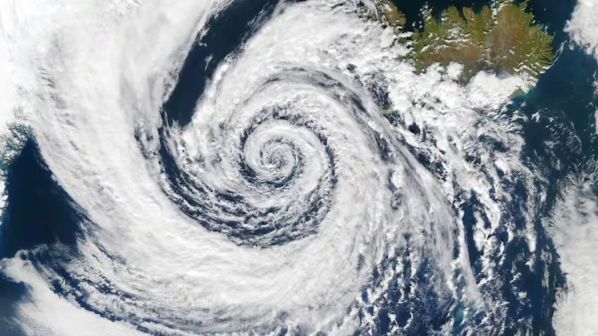 El ciclón provoca lluvias intensas y un marcado descenso de temperatura. El ciclón provoca lluvias intensas y un marcado descenso de temperatura.