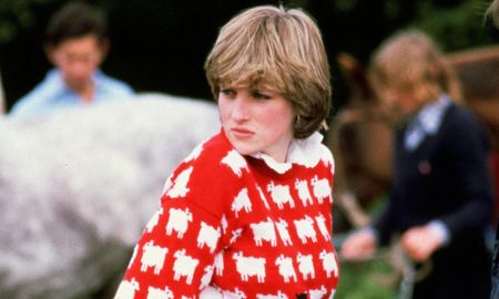 El reconocido suéter rojo de Lady Di tiene un gran significado.