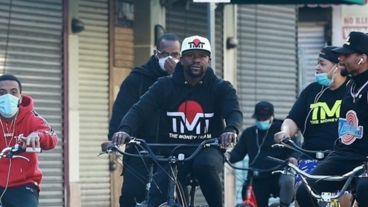 Mayweather se ofreció a pagar el funeral de George Floyd