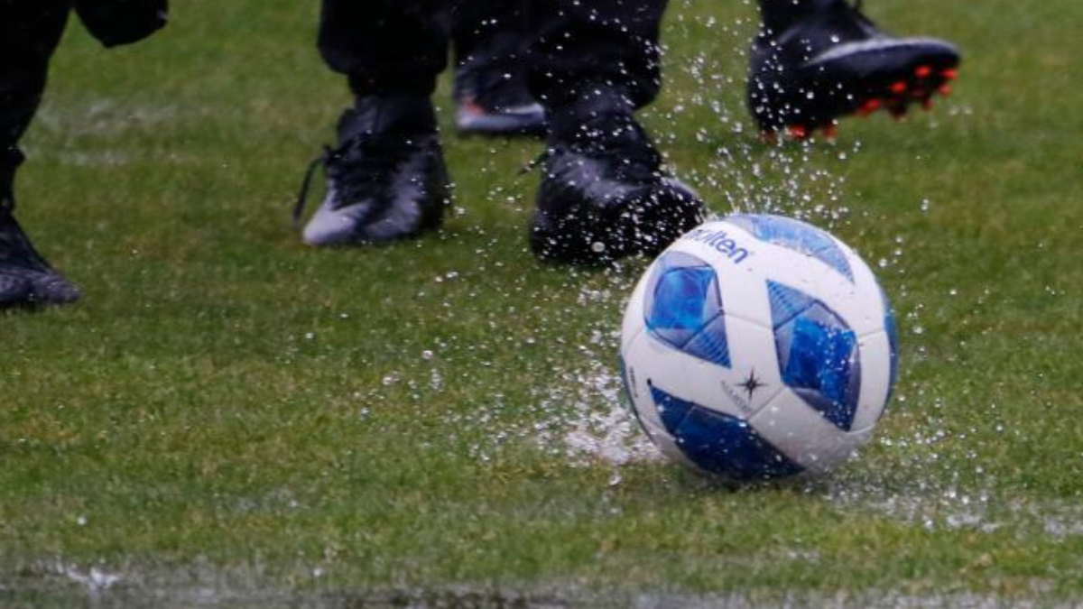 Varias ligas de la provincia suspendieron sus fechas por la lluvia.