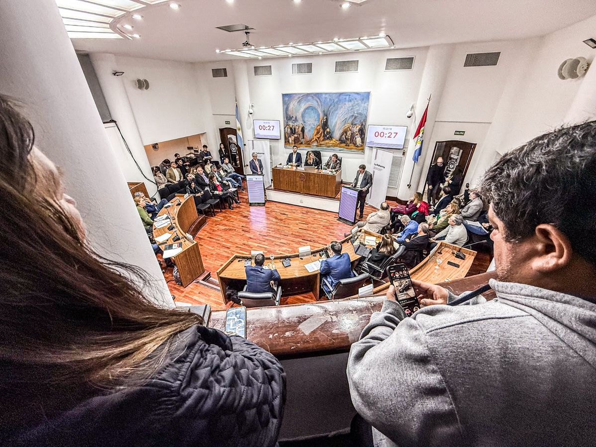 La Comisión de Régimen Municipal, Derecho a la Ciudad y Ordenamiento Territorial realizó una audiencia pública en el Concejo Municipal de la Ciudad de Santa Fe. La Comisión de Régimen Municipal, Derecho a la Ciudad y Ordenamiento Territorial realizó una audiencia pública en el Concejo Municipal de la Ciudad de Santa Fe.
