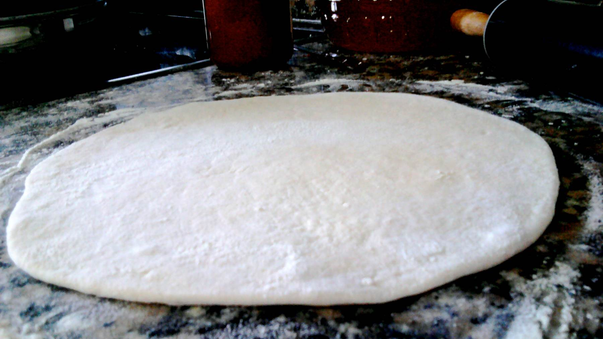 La masa para pizza sin levadura es rica y rápida de hacer en casa. La masa para pizza sin levadura es rica y rápida de hacer en casa.