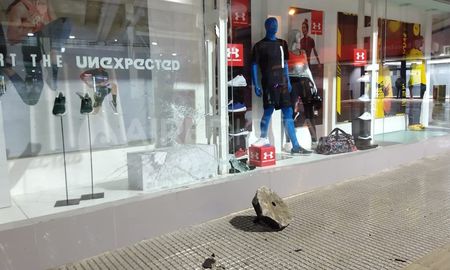 Local vandalizado sobre la peatonal San Martín Local vandalizado sobre la peatonal San Martín