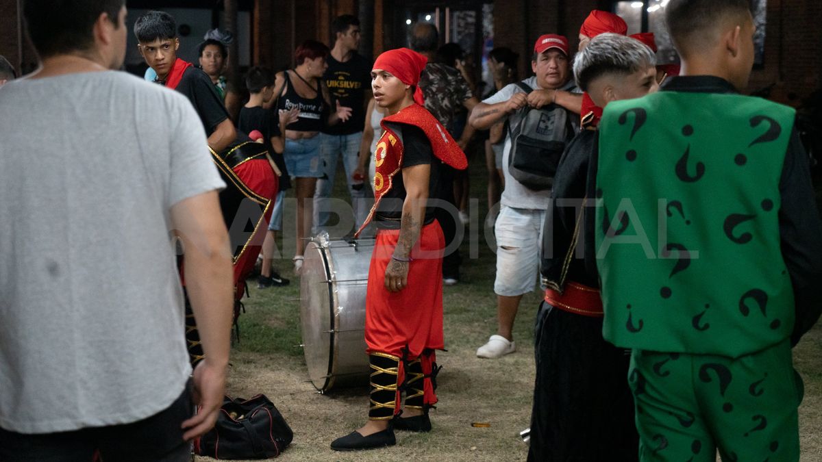 Muchos de los integrantes de las batucadas son parte también de grupos de música locales.
