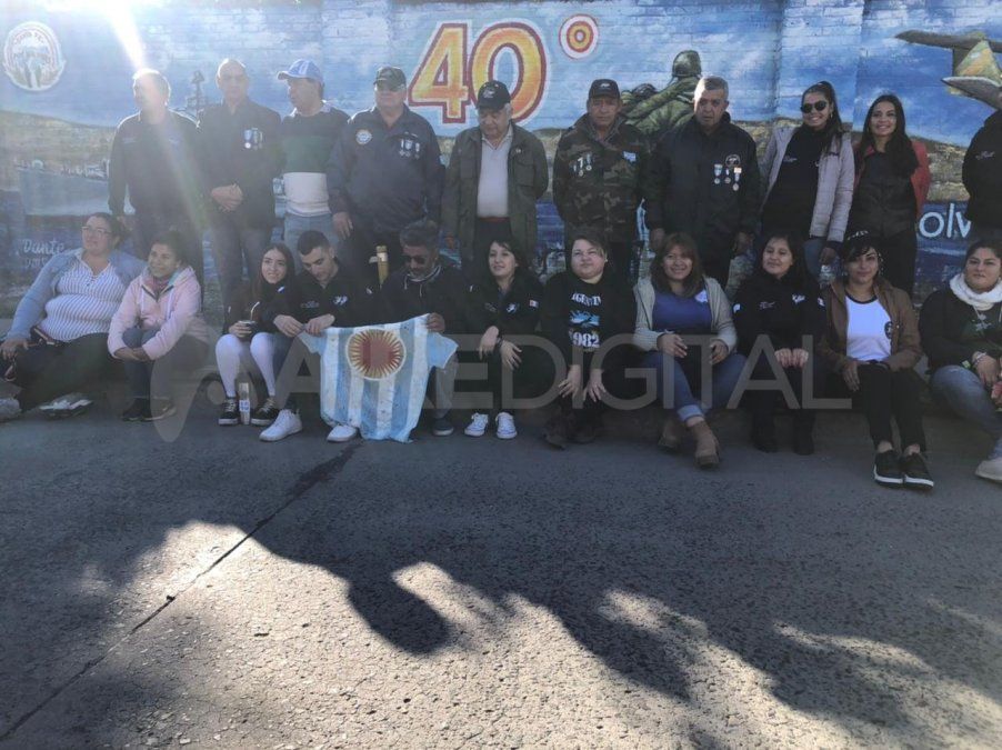 La inquietud de pintar un mural por los 40 años de la guerra de Malvinas pertenece a la agrupación Juntos por el legado de Malvinas.