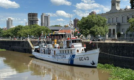 El guardacostas Mandubí, buque histórico de la Prefectura Naval Argentina, amarró en el Puerto de Santa Fe. El guardacostas Mandubí, buque histórico de la Prefectura Naval Argentina, amarró en el Puerto de Santa Fe.