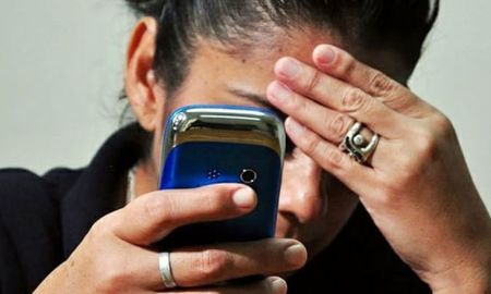 La soledad y la virtualidad son causas del aumento de casos de estafas que pueden dejar a una persona sin los ahorros de toda la vida de un segundo a otro. La soledad y la virtualidad son causas del aumento de casos de estafas que pueden dejar a una persona sin los ahorros de toda la vida de un segundo a otro.