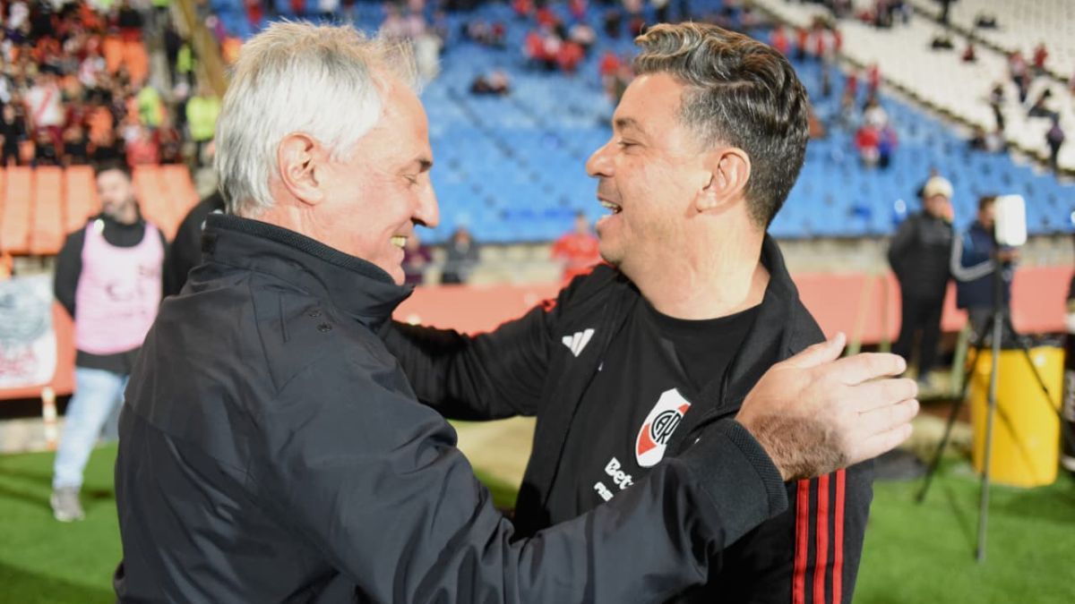 Marcelo Gallardo junto a Leonardo Madelón en el duelo entre Unión y River por Copa Argentina.