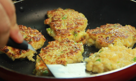 Buñuelos de arroz y verduras súper ricos y fáciles: la receta de Jimena Monteverde que te va a sorprender Buñuelos de arroz y verduras súper ricos y fáciles: la receta de Jimena Monteverde que te va a sorprender