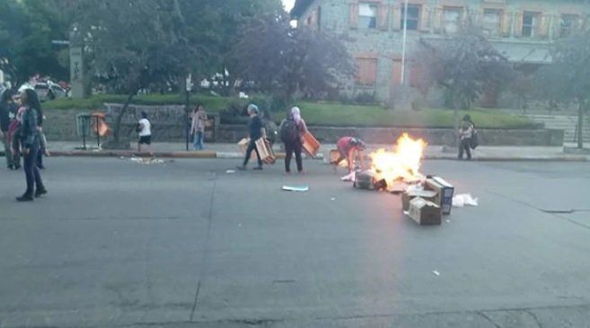 Disturbios en Bariloche tras la muerte de un manifestante mapuche