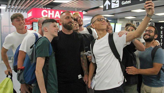 ¡Llegó De Rossi a la Argentina!