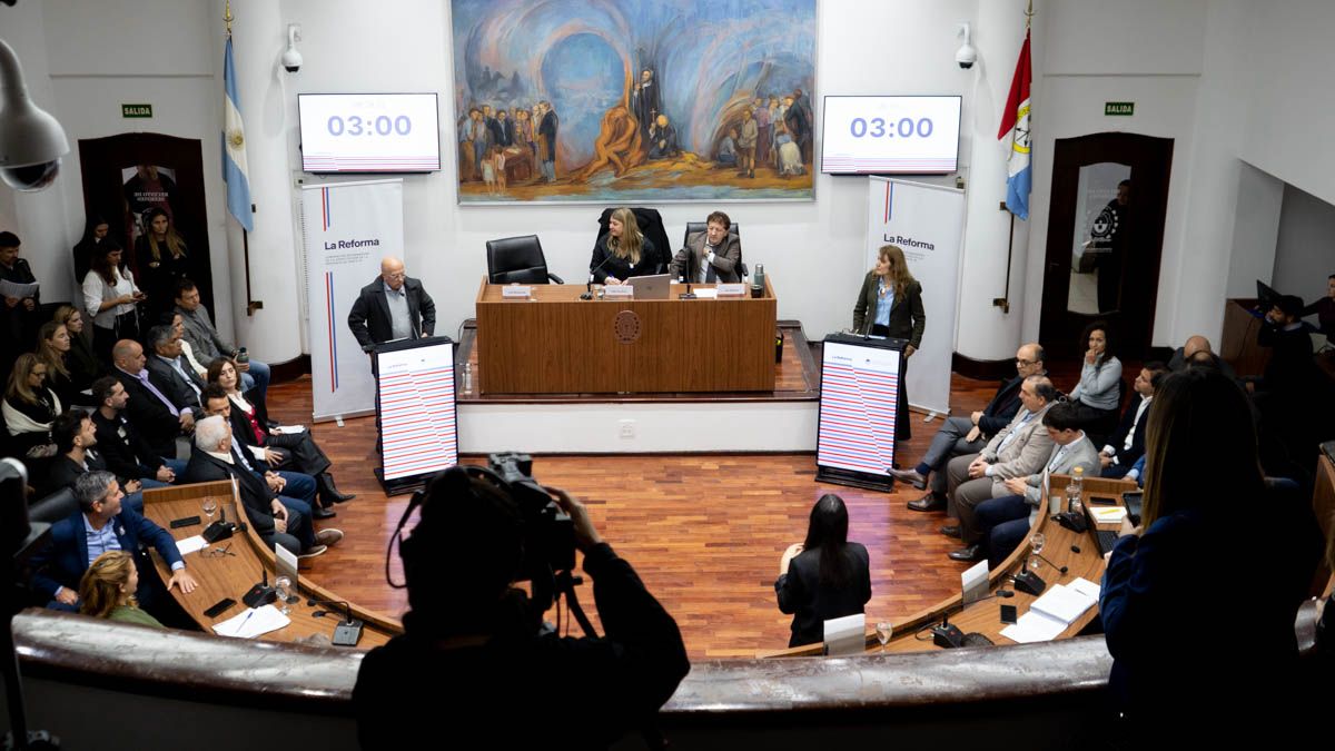 La Comisión de Régimen Municipal, Derecho a la Ciudad y Ordenamiento Territorial realizó tres audiencias públicas: una en la ciudad de Rosario, una en la ciudad de Reconquista y una en la ciudad de Santa Fe. La Comisión de Régimen Municipal, Derecho a la Ciudad y Ordenamiento Territorial realizó tres audiencias públicas: una en la ciudad de Rosario, una en la ciudad de Reconquista y una en la ciudad de Santa Fe.