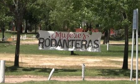 Silvia Di Biase contó en AIRE cómo nació esta red de mujeres que recorre el país “solas, pero acompañadas”. Silvia Di Biase contó en AIRE cómo nació esta red de mujeres que recorre el país “solas, pero acompañadas”.