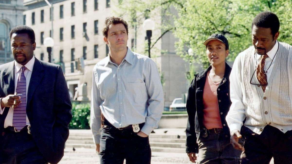 The Wire, creada por David Simon, se estrenó en 2002 y cuenta con un total de 60 episodios. The Wire, creada por David Simon, se estrenó en 2002 y cuenta con un total de 60 episodios.