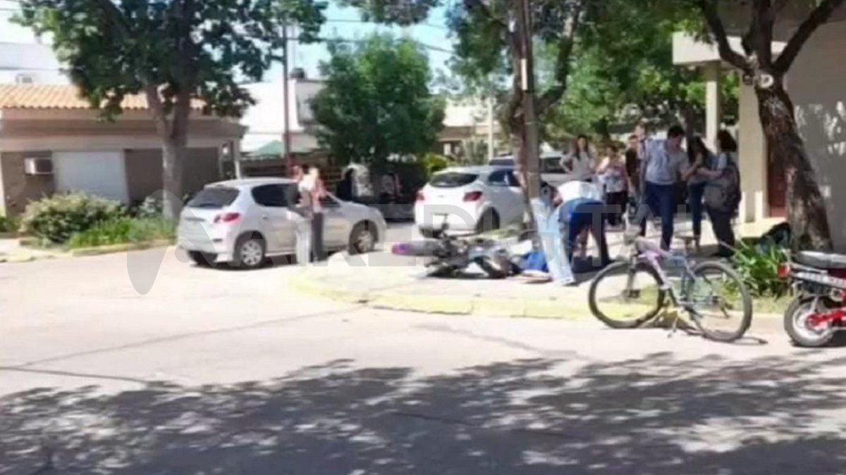 El joven se accidentó con su moto en el centro de la ciudad de Esperanza.
