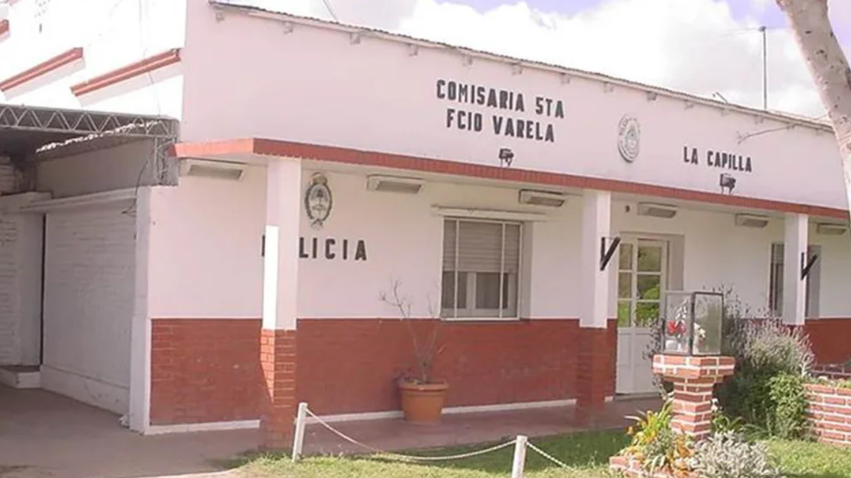 Una sargento de la policía bonaerense denunció haber sido abusada sexualmente por un subcomisario de la fuerza en Florencio Varela.