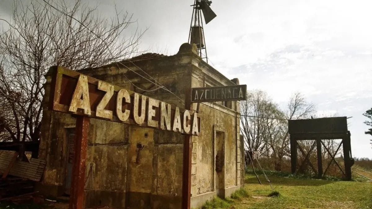 Azcuénaga es un pequeño pueblo del partido de San Andrés de Giles que mantiene viva su esencia rural. Azcuénaga es un pequeño pueblo del partido de San Andrés de Giles que mantiene viva su esencia rural.