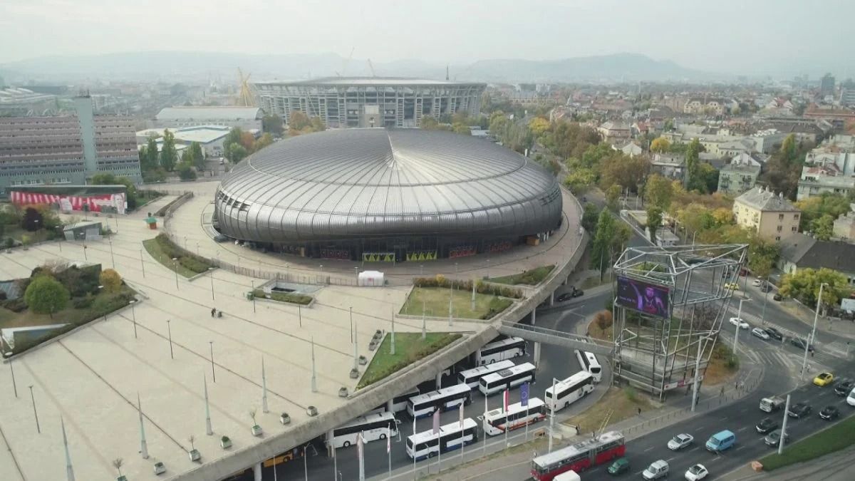 Desde el sábado 28 de mayo de 2004, el complejo deportivo más grande de Hungría, que alberga distintos eventos deportivos y, también, de espectáculos, se llama László Papp Budapest Sports Arena (en húngaro, Papp László Budapest Sportaréna).