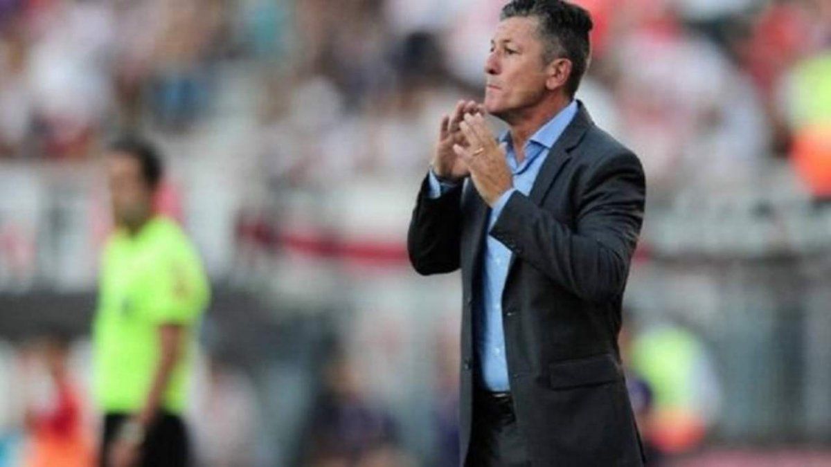 Mario Sciacqua hoy podría dejar el cargo de entrenador de Patronato