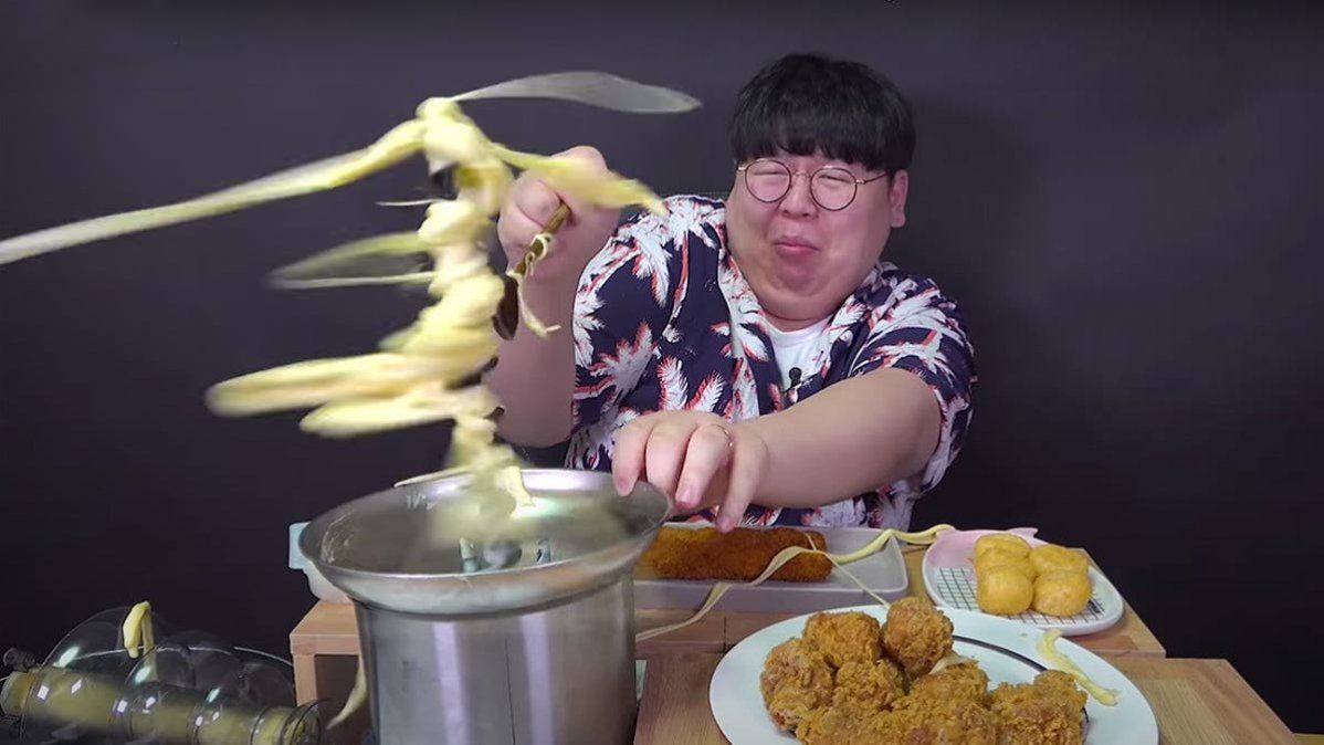 Tasty Hoon protagonizó un gracioso blooper viral cuando quiso cocinar una fondue.