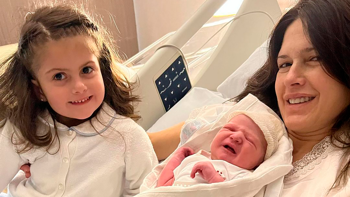 Isabel Macedo compartió las primeras fotos de su beba .