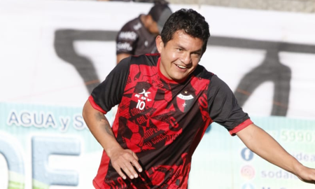 La pretemporada de Colón se está llevando a cabo en Santa Fe con la ausencia de Luis Pulga Rodríguez. La pretemporada de Colón se está llevando a cabo en Santa Fe con la ausencia de Luis Pulga Rodríguez.