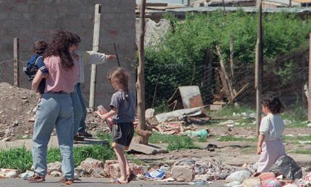 El número promedio de integrantes de las familias más pobres es inferior a cuatro. Ni siquiera alcanzan a completar lo que se conocía en el pasado como familia tipo. El número promedio de integrantes de las familias más pobres es inferior a cuatro. Ni siquiera alcanzan a completar lo que se conocía en el pasado como familia tipo.
