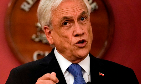 El gobierno de Sebastián Piñera enfrenta varios conflictos críticos que tienen al mandatario en el ojo de la polémica. El gobierno de Sebastián Piñera enfrenta varios conflictos críticos que tienen al mandatario en el ojo de la polémica.