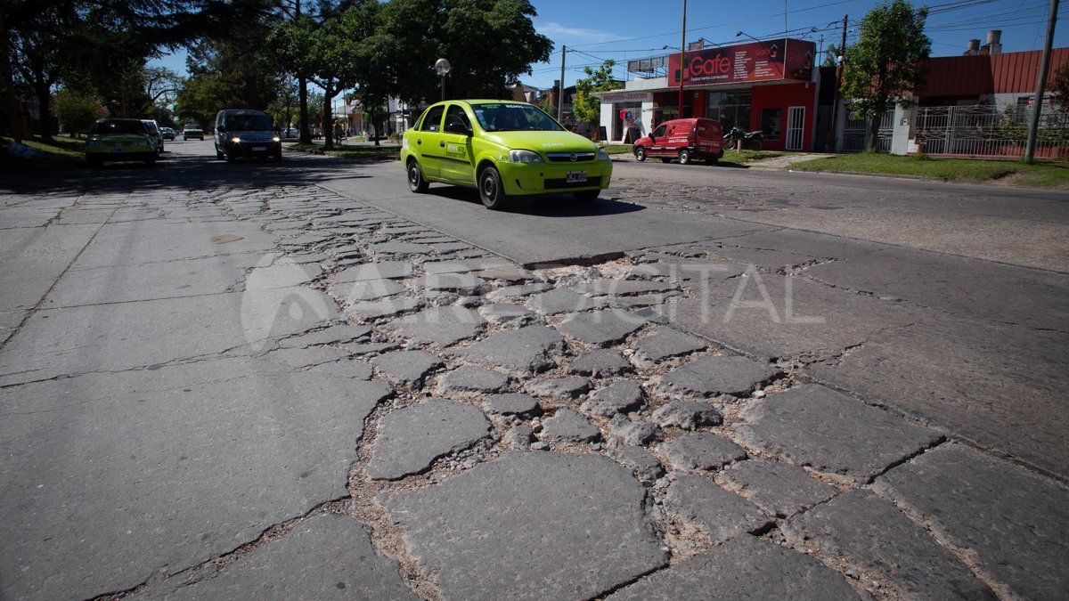 En materia de obras, los proyectos plantean el diseño de las calles que incluya peatones, ciclistas, transporte púbico y vehículos motorizados, relacionado con el mobiliario urbano y la puesta en valor del cantero central.