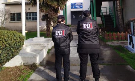 La Policía de Investigaciones (PDI) de la Provincia de Santa Fe concretó este lunes la extradición de una mujer desde la ciudad de Mar del Plata hacia Esperanza, en el marco de una causa por presunta extorsión sexual La Policía de Investigaciones (PDI) de la Provincia de Santa Fe concretó este lunes la extradición de una mujer desde la ciudad de Mar del Plata hacia Esperanza, en el marco de una causa por presunta extorsión sexual