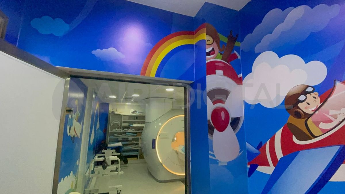 La sala cuenta con imágenes infantiles para reducir el estrés y llevar tranquilidad a los más chicos. La sala cuenta con imágenes infantiles para reducir el estrés y llevar tranquilidad a los más chicos.