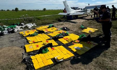 Avioneta narco aterrizó de emergencia Entre Ríos con 359 kilos de cocaína. Avioneta narco aterrizó de emergencia Entre Ríos con 359 kilos de cocaína.