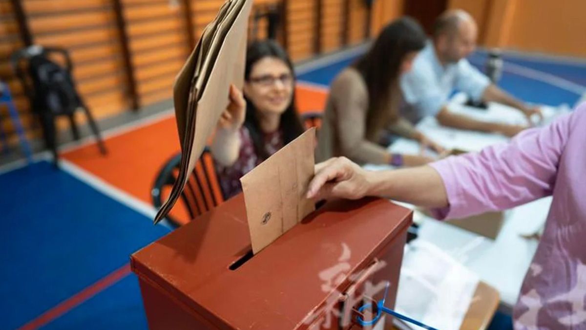 Cerraron los comicios en Uruguay: expectativa por los resultados del balotaje entre Orsi y Delgado