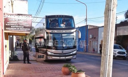 La empresa y los choferes son cordobeses, pero los ocupantes del micro son todos oriundos de Mendoza. La empresa y los choferes son cordobeses, pero los ocupantes del micro son todos oriundos de Mendoza.