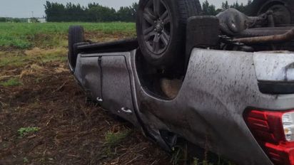 Accidente en Ruta Nacional 11: una camioneta terminó ruedas arriba tras despistar